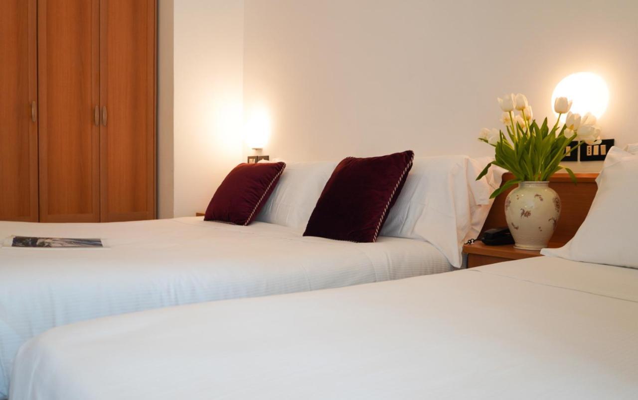 Hotel Sunset Ρίμινι Εξωτερικό φωτογραφία