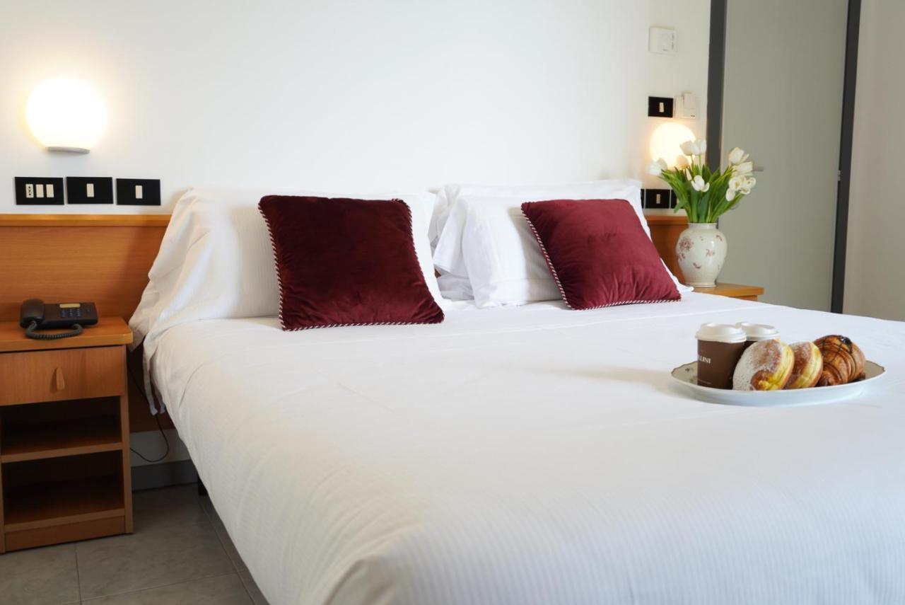 Hotel Sunset Ρίμινι Εξωτερικό φωτογραφία