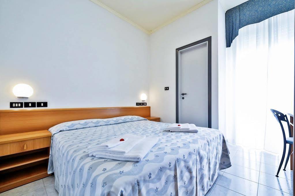 Hotel Sunset Ρίμινι Εξωτερικό φωτογραφία