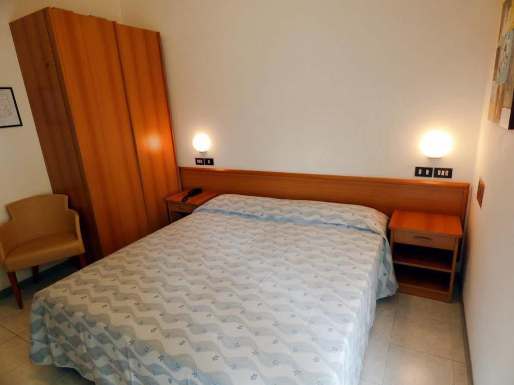 Hotel Sunset Ρίμινι Εξωτερικό φωτογραφία