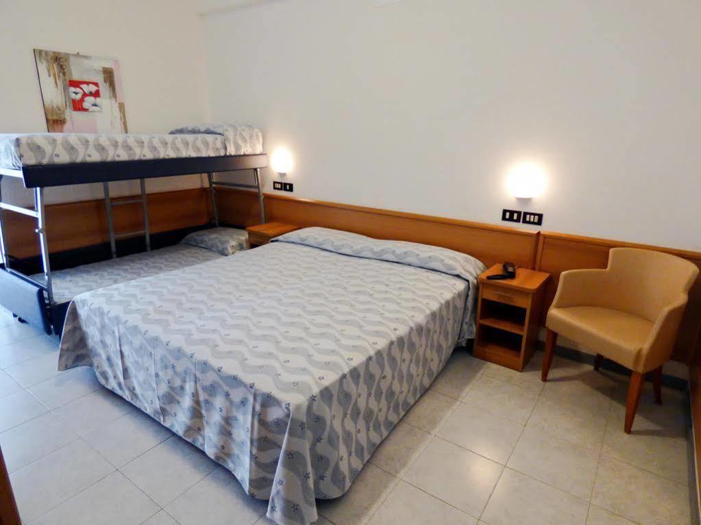 Hotel Sunset Ρίμινι Εξωτερικό φωτογραφία