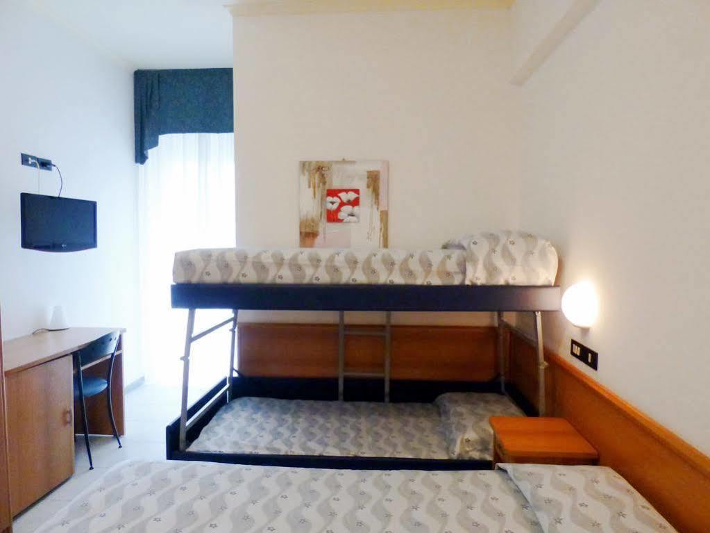 Hotel Sunset Ρίμινι Εξωτερικό φωτογραφία