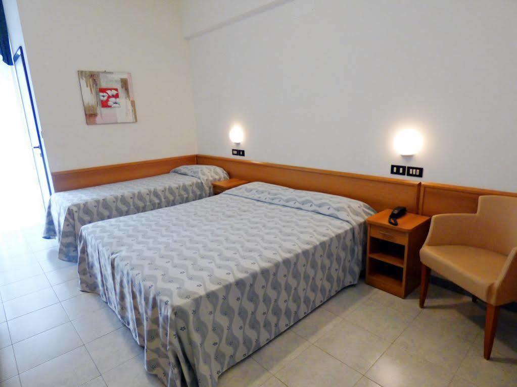 Hotel Sunset Ρίμινι Εξωτερικό φωτογραφία