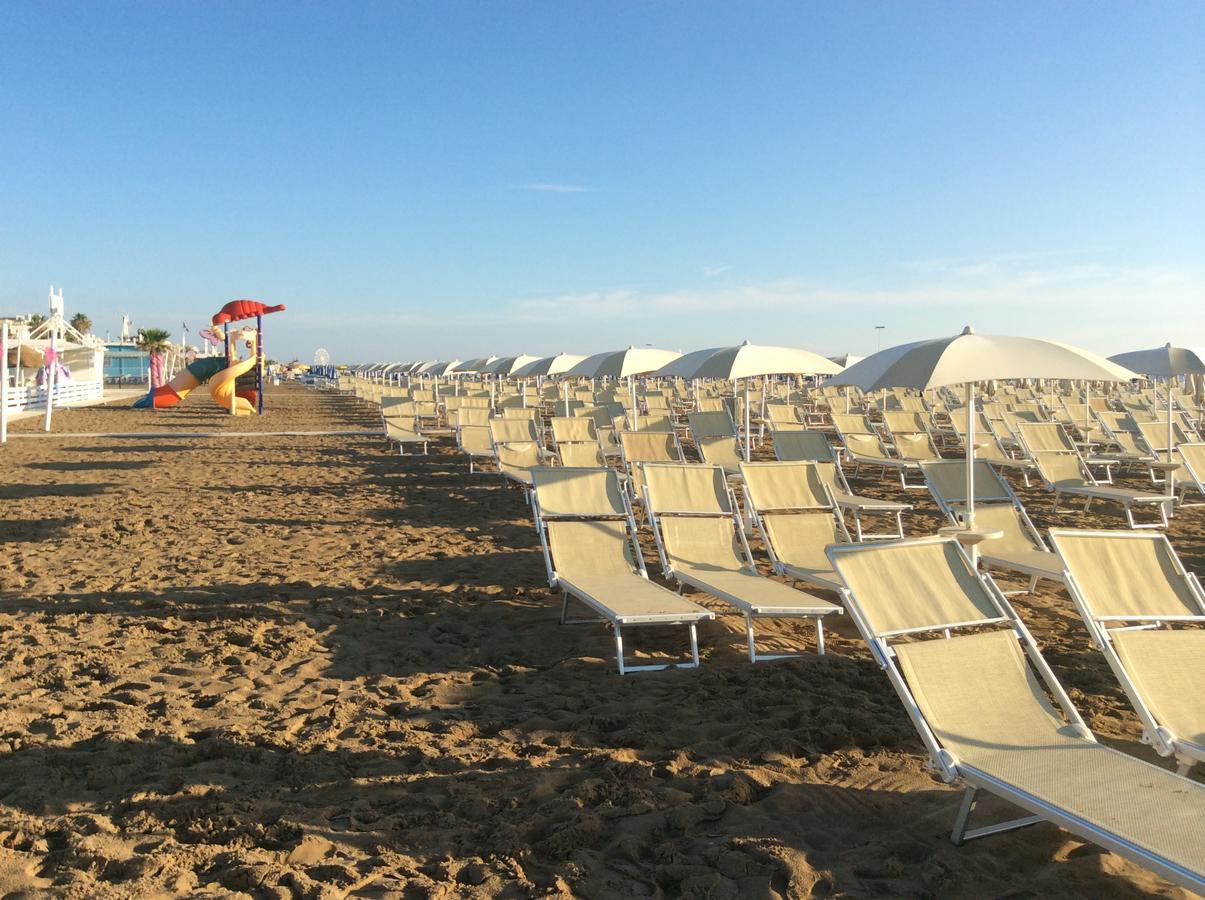 Hotel Sunset Ρίμινι Εξωτερικό φωτογραφία
